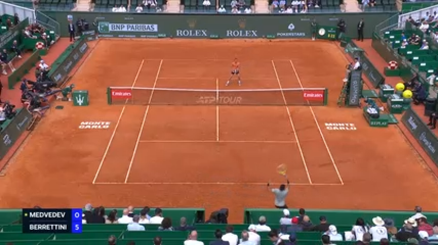 Atp Montecarlo, Berrettini non sbaglia nulla: pallonetto da applausi a Medvedev