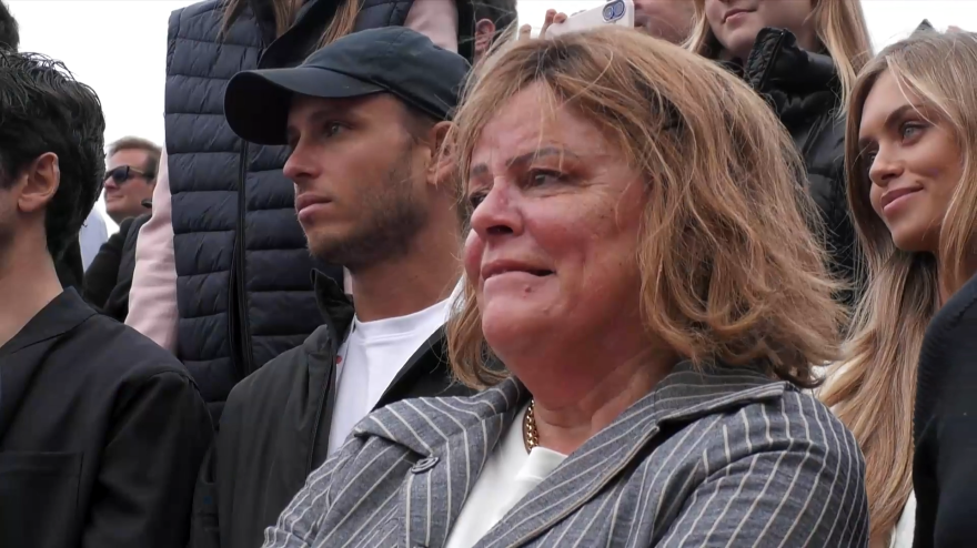 Sinner ringrazia il suo staff a Montecarlo e la mamma si commuove