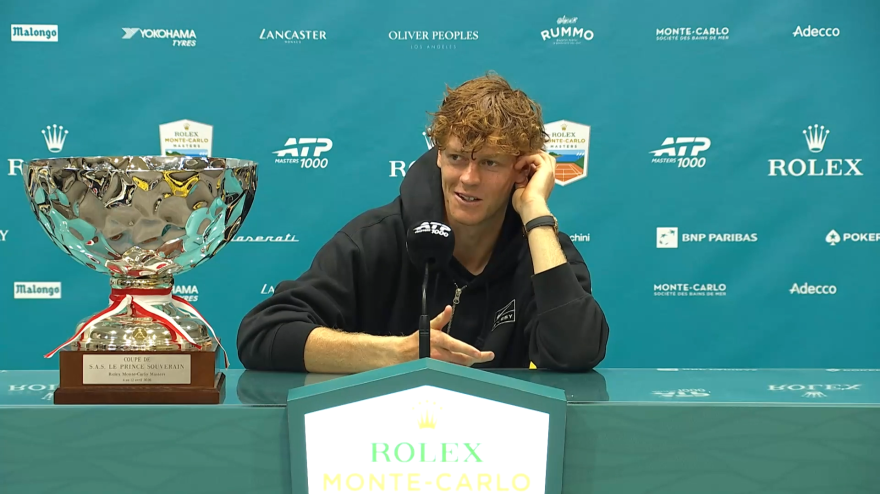 Sinner in conferenza stampa risponde sul canto dell'inno a Montecarlo