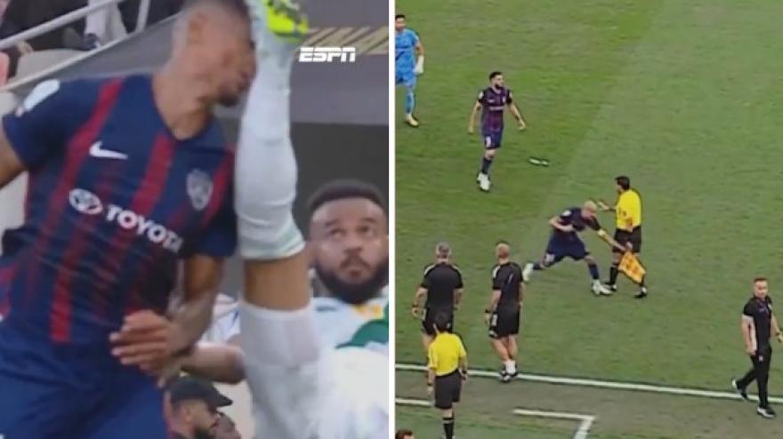 Calcio in faccia, espulsione e caos totale in AFC Champions League