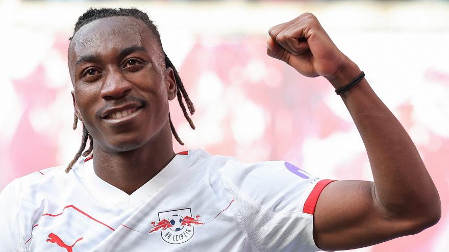 È nata una stella in Bundesliga? Salta tutta la difesa e segna così