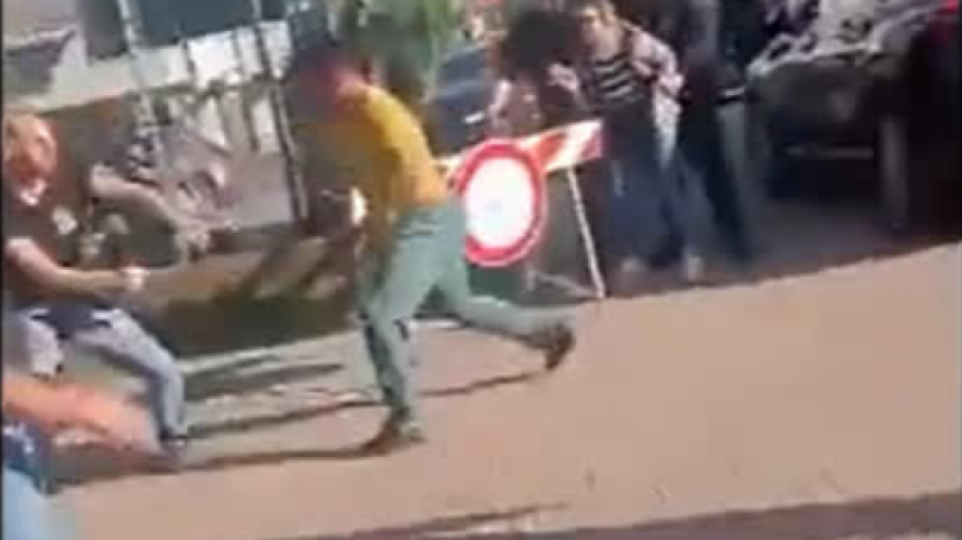 Verona, rissa tra Gift Orban e un tifoso: caos fuori dal Bentegodi