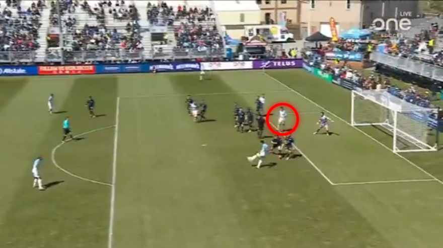 Questo non è fuorigioco: in Canada c'è già la "regola Wenger"