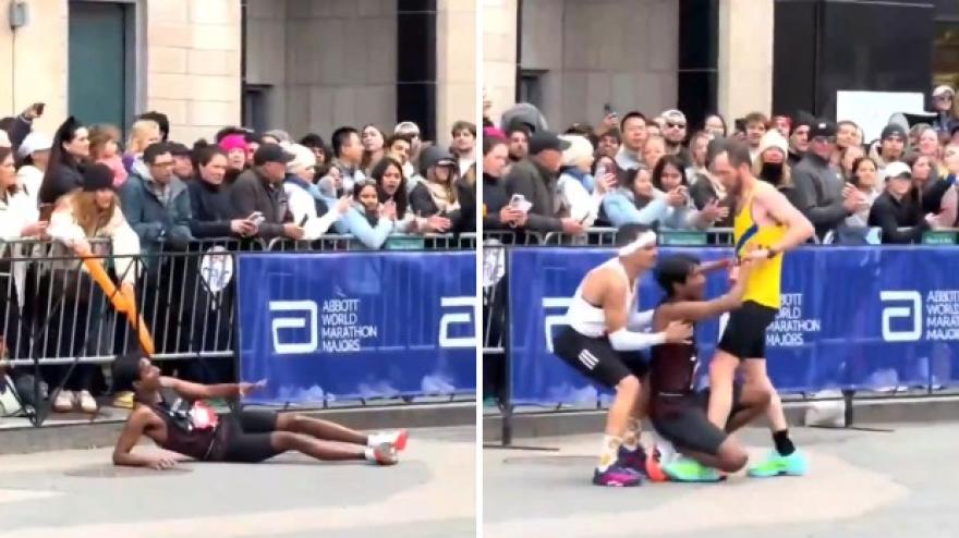 Haridasse crolla a un passo dall'arrivo: la reazione di due corridori è da brividi