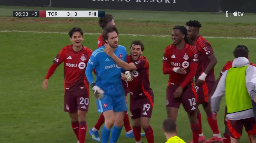 Segna come Van Persie, ma è un portiere! Il Toronto pareggia così allo scadere