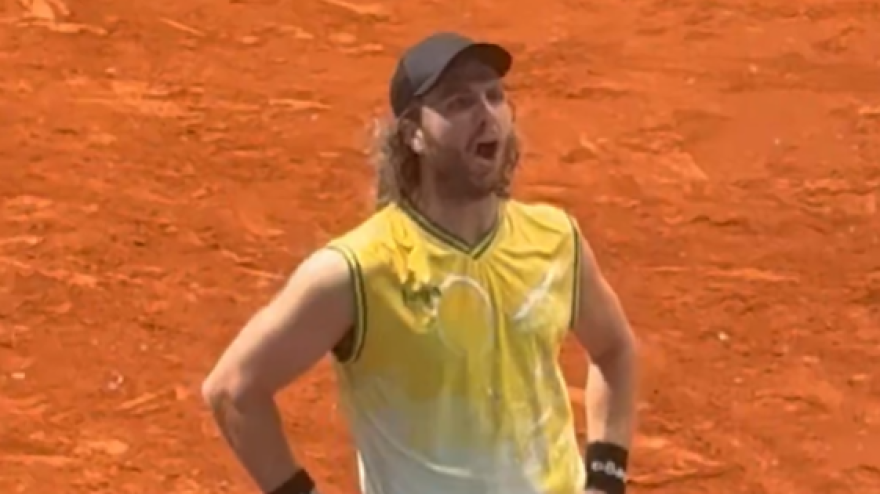 Trungelliti litiga con un tifoso a Madrid: 