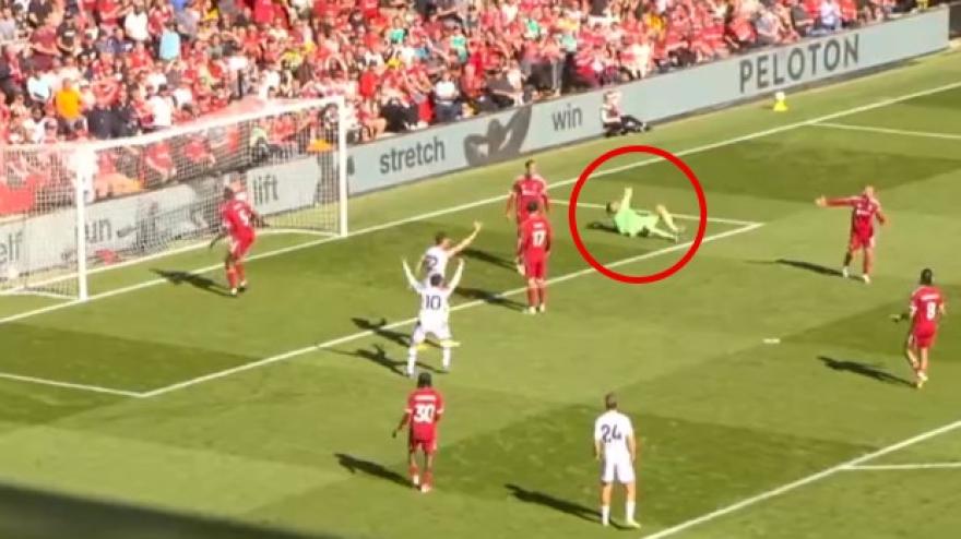 Segna mentre il portiere è infortunato: scoppia la polemica in Liverpool-Crystal Palace