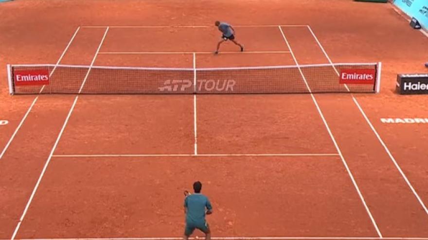 Cobolli domina e si concede il tunnel: gli highlights contro Vallejo