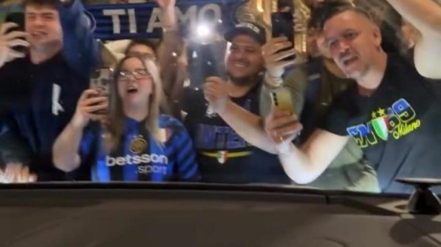 Scudetto Inter, l'auto di Lautaro circondata dai tifosi: il punto di vista del capitano