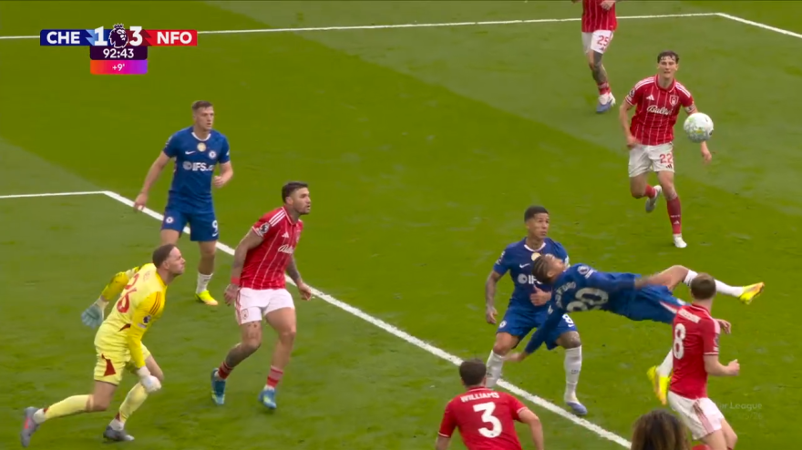 Joao Pedro, stop di petto e rovesciata: guarda il gol capolavoro