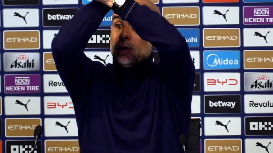 Guardiola incrocia la braccia: "Forza West Ham!". La gufata contro l'Arsenal