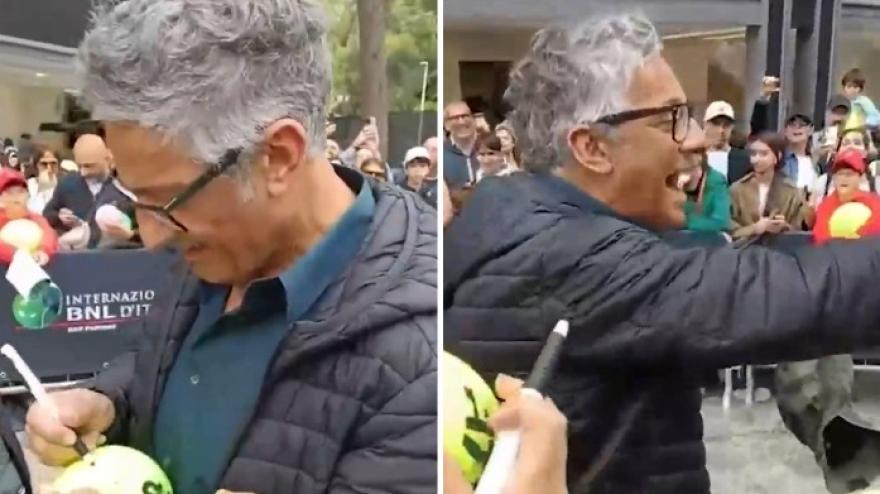 VIDEO "Guardate, c'è Sinner!". Fiorello, che risate! Prova a scappare così dai fan agli Internazionali