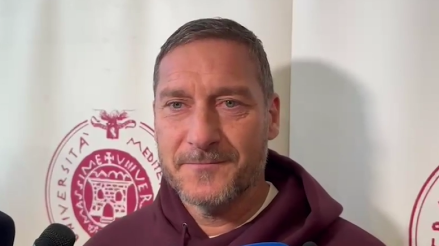 Totti scherza e dribbla le domande: "Torno a Roma, di sicuro!"