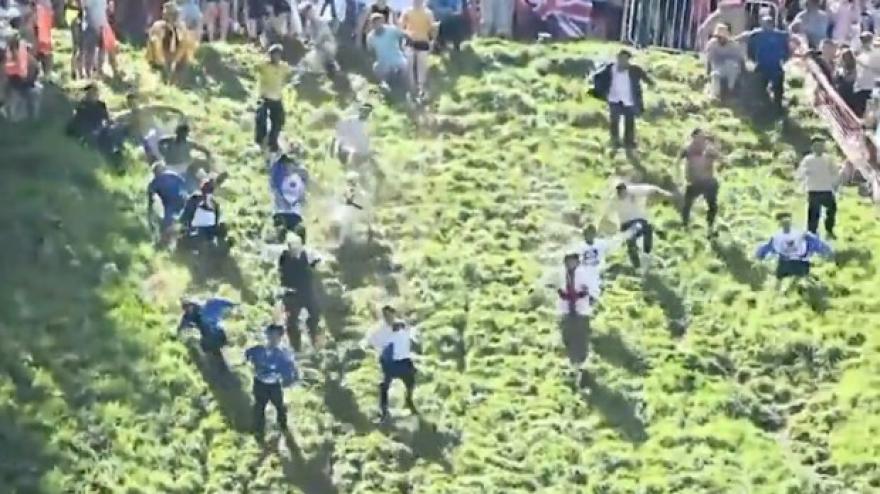 cheese rolling 2026 al via la corsa pi249 pazza di sempre da Gazzetta.it cheese rolling 2026 al via la corsa pi249 pazza di sempre