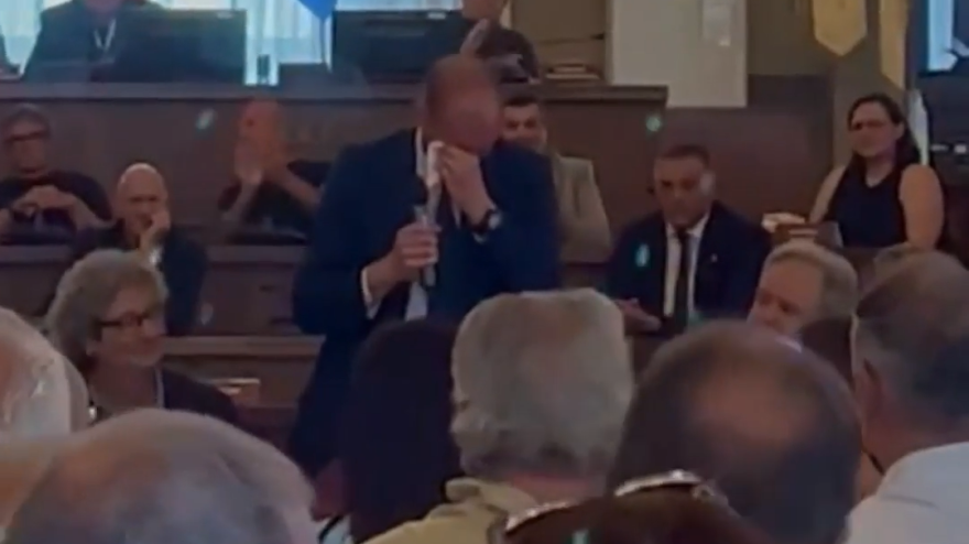 premio galeone allegri piange ricordando il suo maestro il video da Gazzetta.it premio galeone allegri piange ricordando il suo maestro il video
