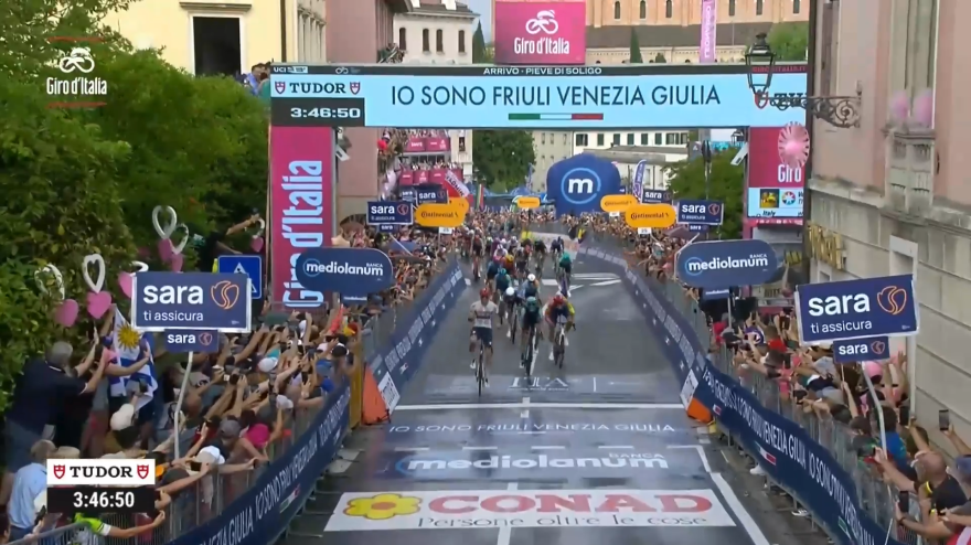 Giro d'Italia, tappa 18: Magnier vince in volata, gli highlights