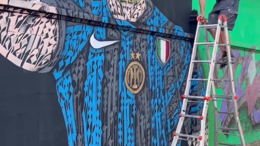 milano omaggia dimarco il murales di questo tifoso 232 da pelle d oca da Gazzetta.it milano omaggia dimarco il murales di questo tifoso 232 da pelle d oca