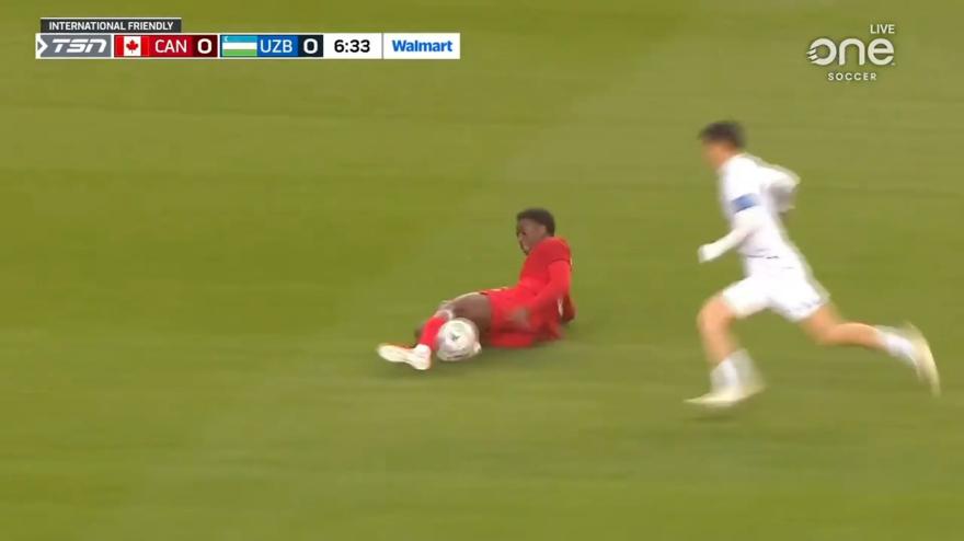 azione disastrosa scontro comico tra due difensori poi shomurodov sbaglia tutto da Gazzetta.it azione disastrosa scontro comico tra due difensori poi shomurodov sbaglia tutto