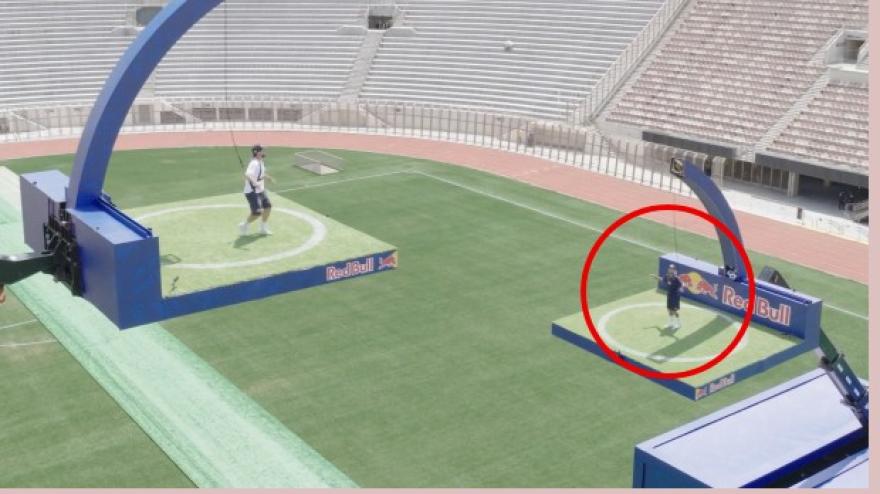 Neymar palleggia e segna 15 metri sopra il livello del suolo: Red Bull, che follia!
