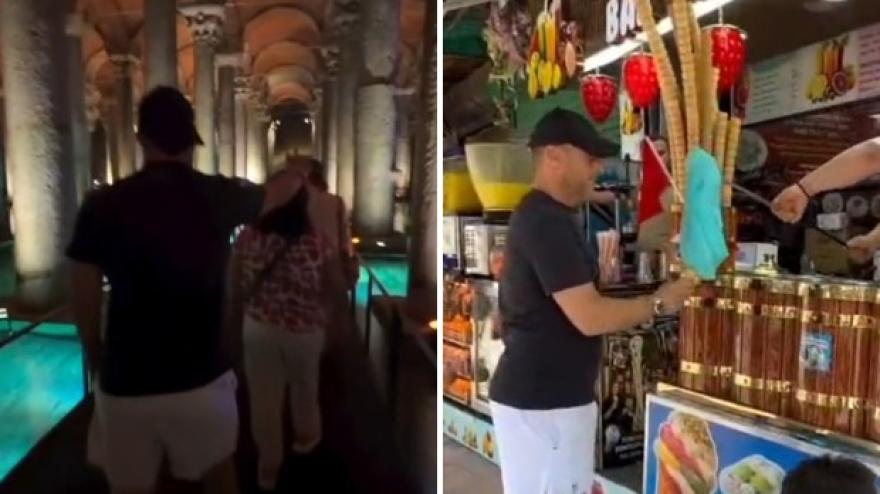 Totti giocherellone in vacanza a Istanbul: scherza con i tur