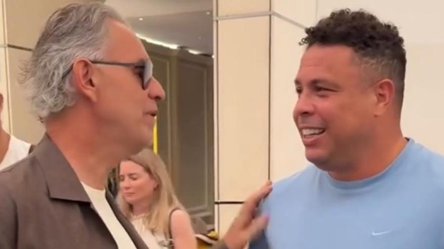 Ronaldo si dice "geloso" di Sinner: il siparietto con Bocelli è virale