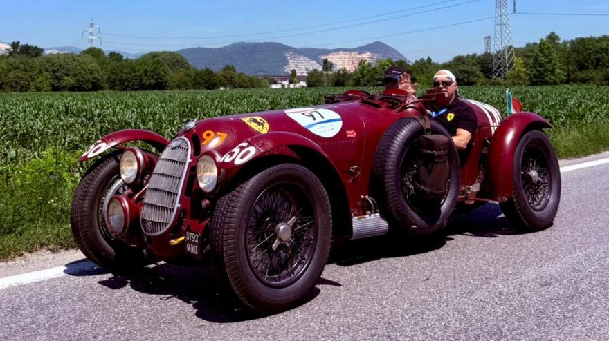 1000 Miglia 2026, la stupenda "Botticella" Alfa Romeo 8C 2900 A della Scuderia Ferrari