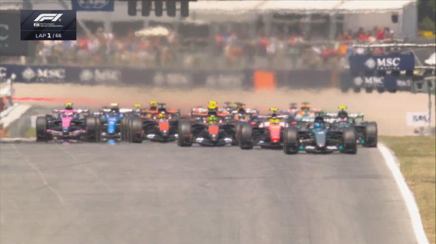 F1, GP Barcellona: la partenza, Russell tiene Hamilton alle spalle