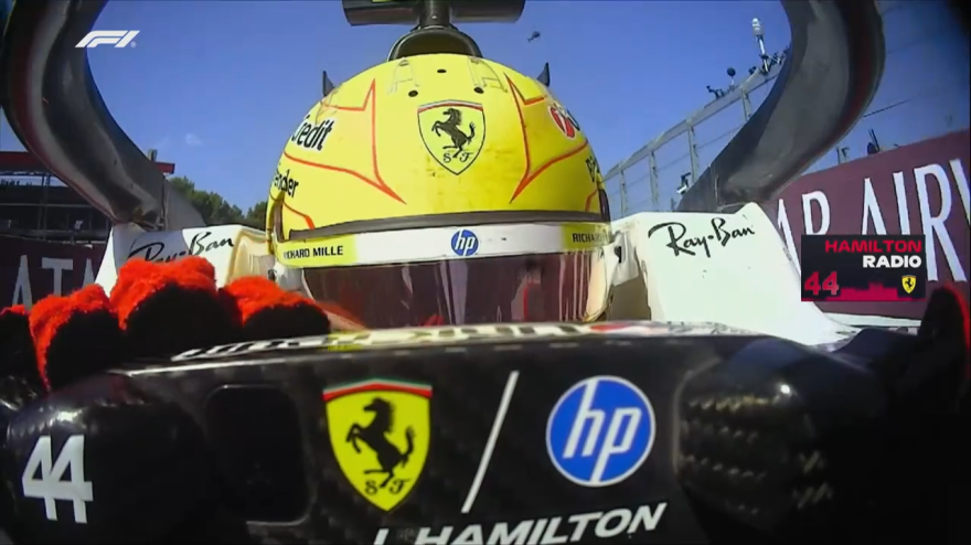 Il team radio di Hamilton: ringrazia il mondo Ferrari e si commuove