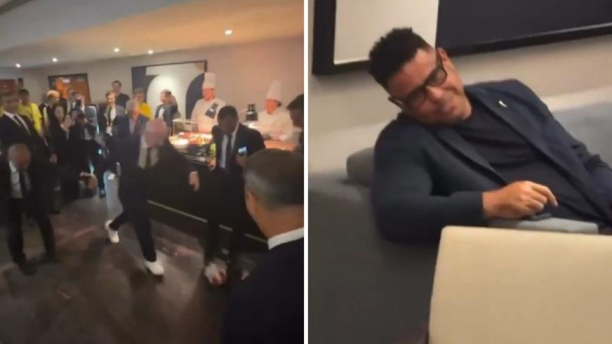 cafu rivaldo amp co torello con infantino poi si alza ronaldo da Video.gazzetta.it cafu rivaldo amp co torello con infantino poi si alza ronaldo
