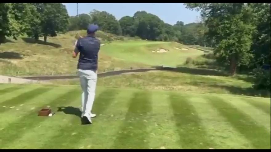 sinner gioca male a golf gli amici lo deridono cos236 da Video.gazzetta.it sinner gioca male a golf gli amici lo deridono cos236