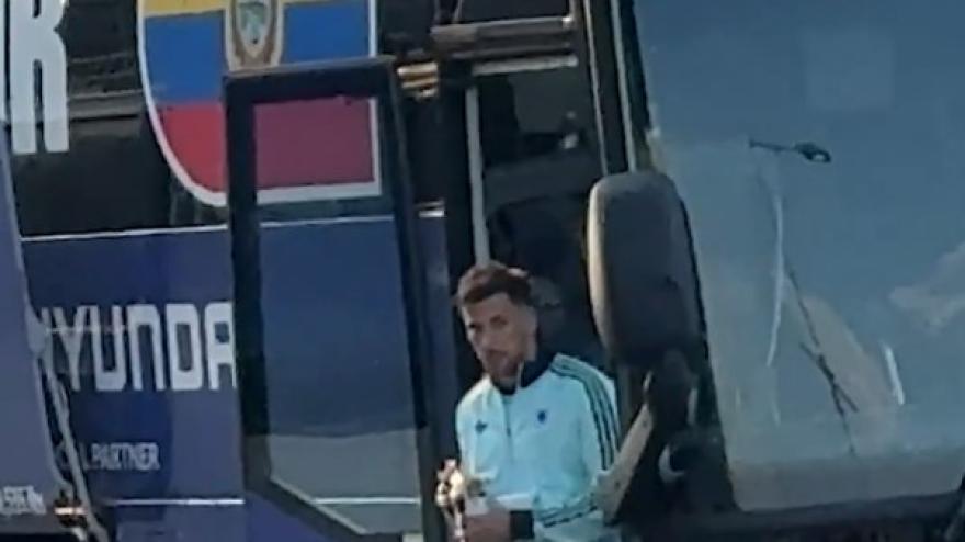 Goretzka sbaglia bus e sale su quello dell'Ecuador: risate dei presenti