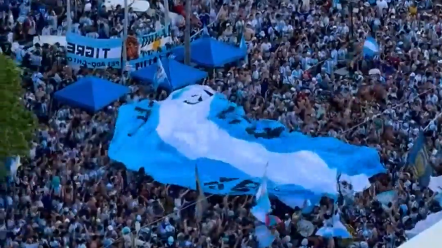 Messi torna nella sua Miami, la marea di tifosi argentini è impressionante