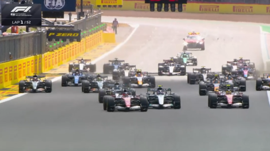 f1 gp silverstone la partenza e il primo giro che inizio per le ferrari da Video.gazzetta.it f1 gp silverstone la partenza e il primo giro che inizio per le ferrari