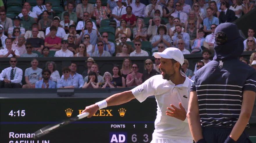 si arrabbia reagisce wimbledon lo fischia djokovic safiullin cosa 232 successo da Video.gazzetta.it si arrabbia reagisce wimbledon lo fischia djokovic safiullin cosa 232 successo