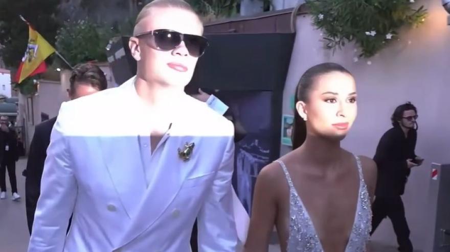 haaland sbarca in sicilia per dolceampgabbana guarda la sua sfilata a taormina da Video.gazzetta.it haaland sbarca in sicilia per dolceampgabbana guarda la sua sfilata a taormina
