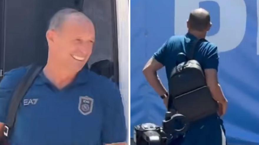 allegri arriva a dimaro e non si ferma un tifoso non la prende benissimo e reagisce cos236 da Video.gazzetta.it allegri arriva a dimaro e non si ferma un tifoso non la prende benissimo e reagisce cos236
