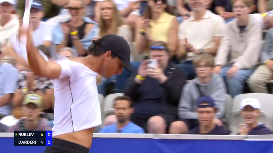 darderi si strappa la maglietta con rublev gli highlights del match da Video.gazzetta.it darderi si strappa la maglietta con rublev gli highlights del match