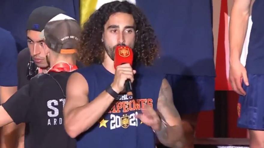 "Haaland trema...", Cucurella scatenato: fa cantare al pubblico il coro contro Erling