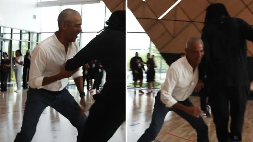 obama in gran forma a 64 anni gioca a basket con le stelle della wnba da Video.gazzetta.it obama in gran forma a 64 anni gioca a basket con le stelle della wnba