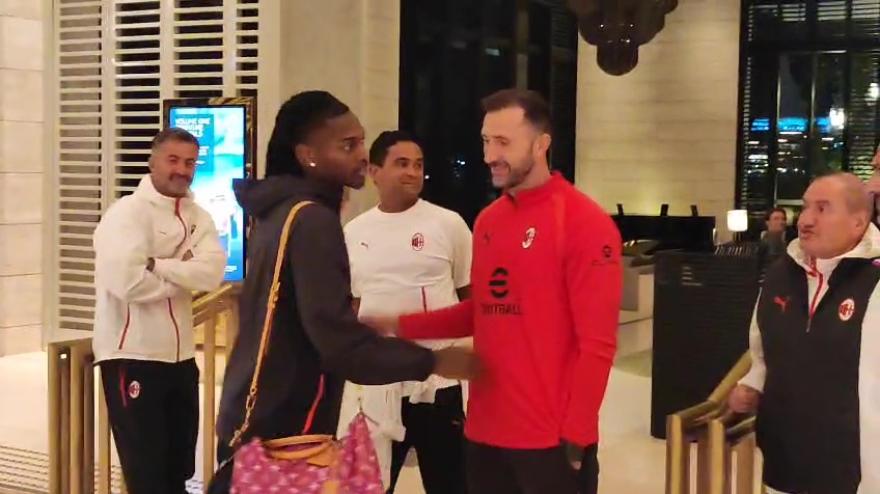 Milan, Ramos arriva a Perth con Leao. Rafa vuole partire ma viene accolto così