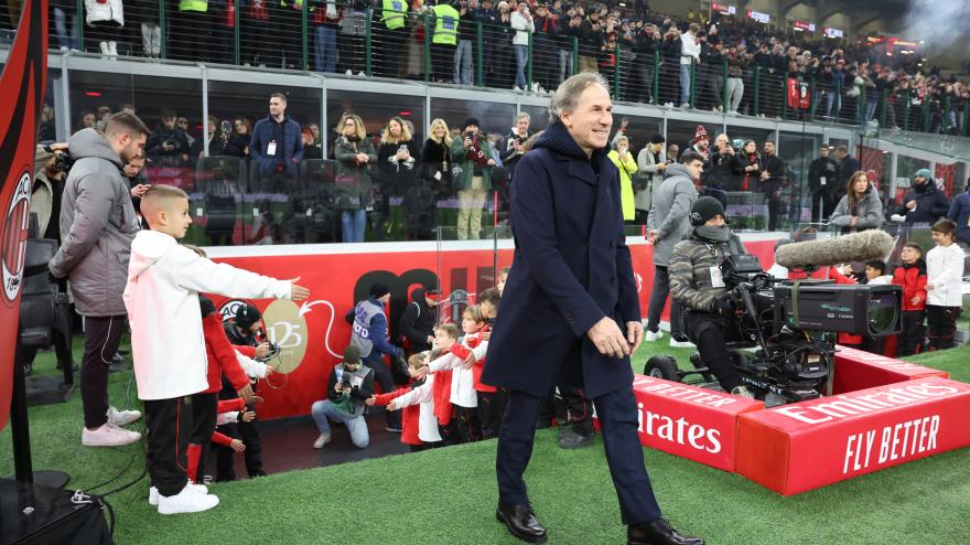 l8217ultimo grande omaggio di san siro a franco baresi l8217abbraccio e l ovazione dei tifosi da Video.gazzetta.it l8217ultimo grande omaggio di san siro a franco baresi l8217abbraccio e l ovazione dei tifosi