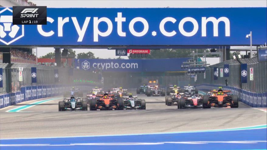F1, Kimi piantato e Leclerc lo supera: la partenza della Sprint a Miami