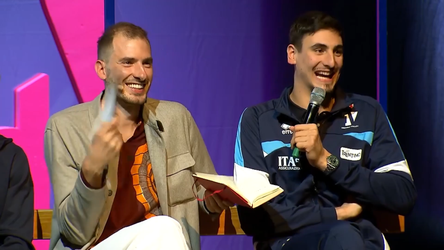 Prima a Tokyo poi a Parigi, Michieletto e i palloni rubati: quante risate!