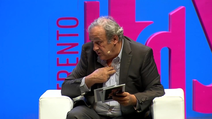 Platini duro contro il Var: 