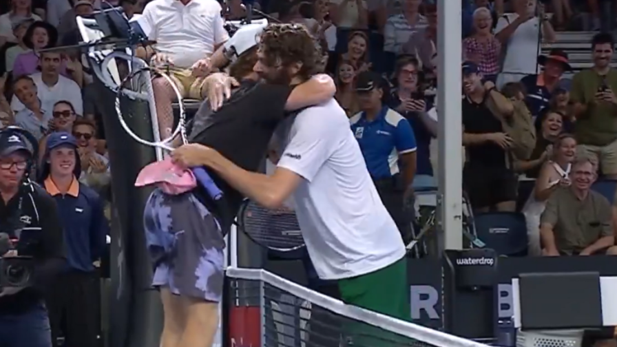 Opelka Gigante Smascherato: La Geniale Furbata di Sweeny Diverte