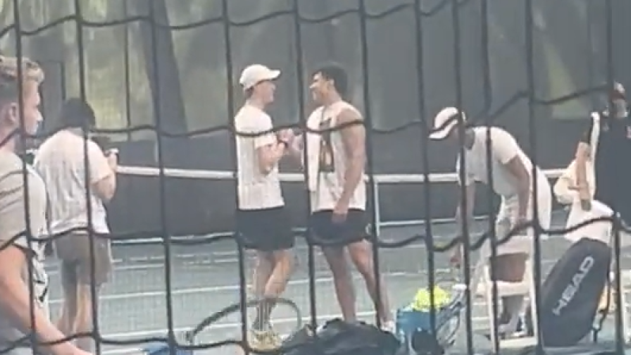 Sinner-Shelton, sorrisi e abbracci prima della supersfida ai quarti