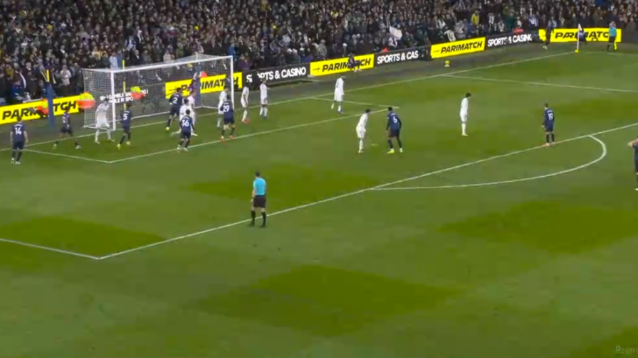 I corner dell'Arsenal terrorizzano gli avversari: si fanno gol da soli!