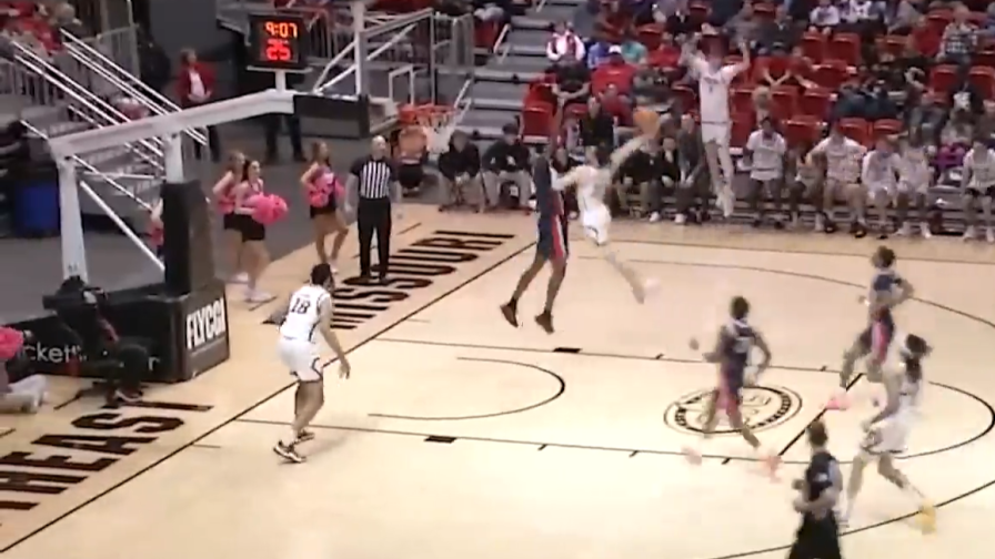 Ma come ha fatto? Schiacciata dell'anno in Ncaa