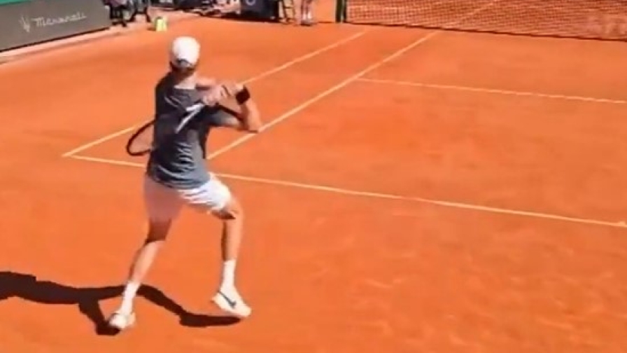 Sinner, nel mirino c'è Montecarlo. Torna ad allenarsi sulla terra: il video