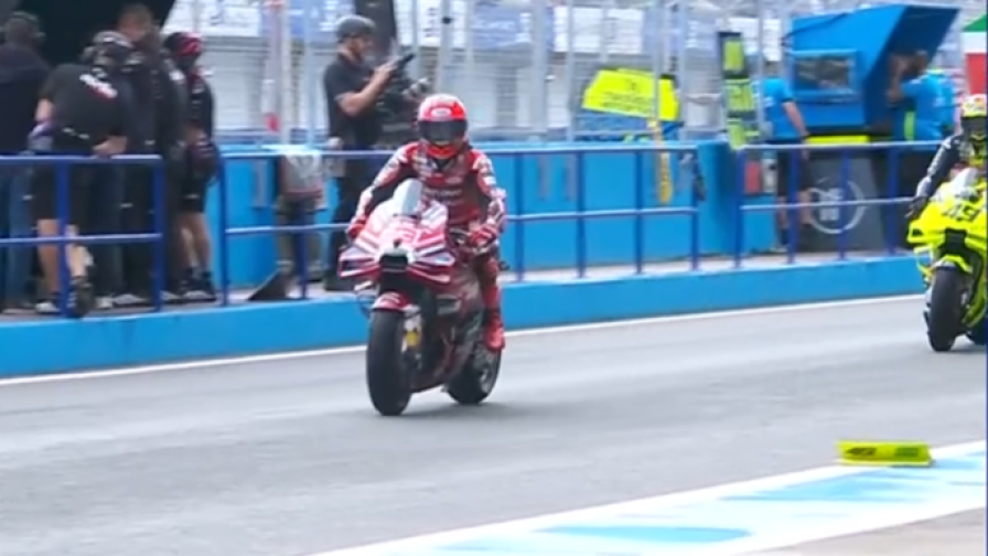 Marquez, che fai? Finge di rientrare al box, ma poi esce: ecco il motivo